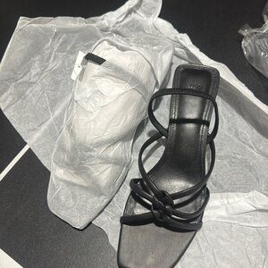 Black leather sandals, size 7